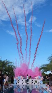 Gender Reveal με Πυροτεχνήματα Ημέρας Ροζ & Μπλε